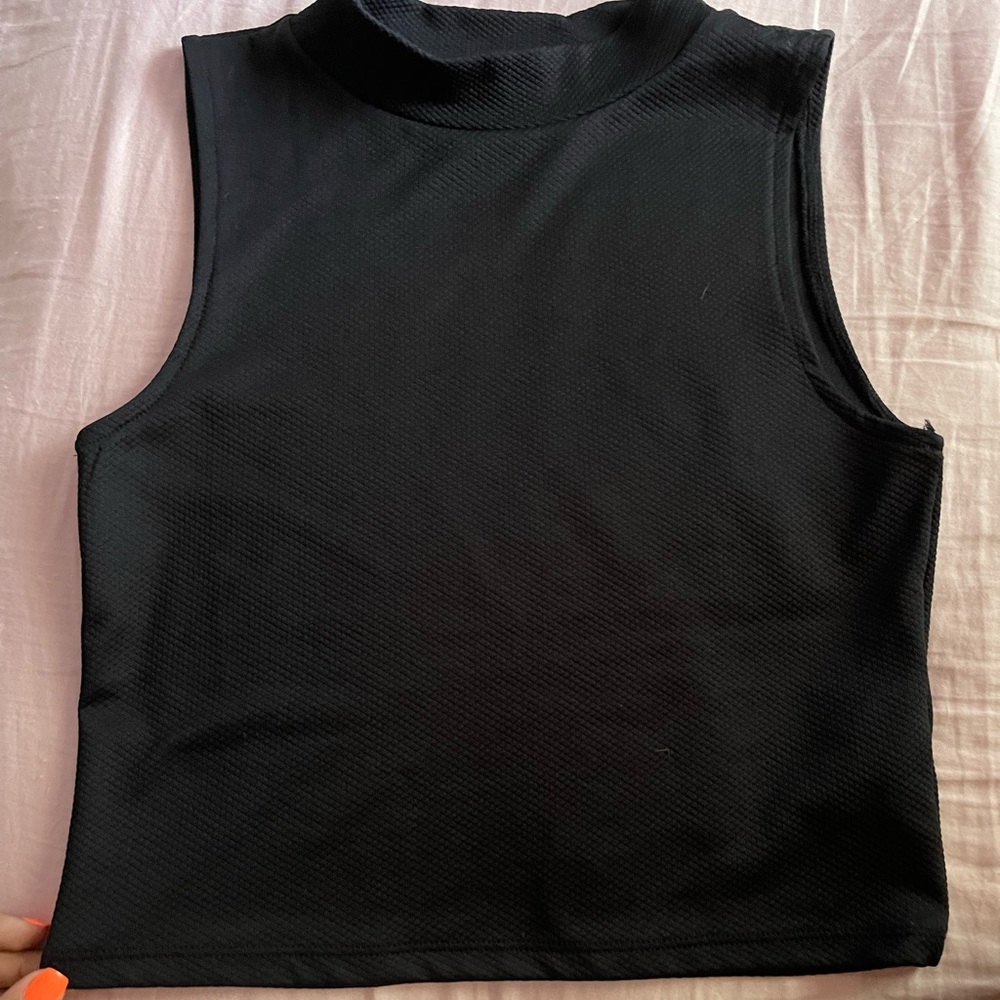 black crop top